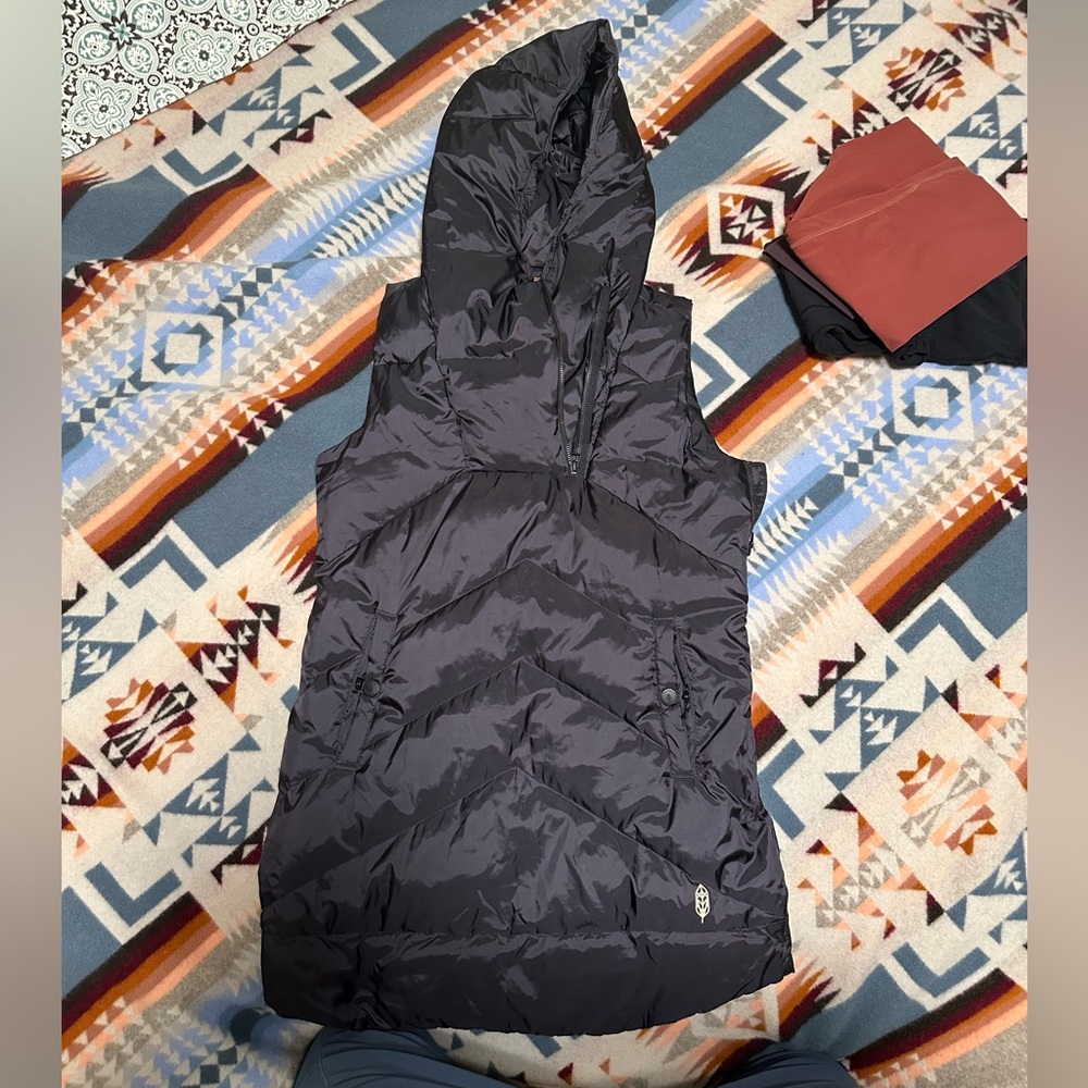 Indygena (Indyeva) Selimut Down Vest, Black Medium